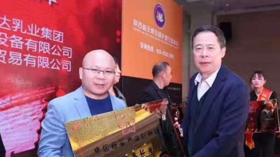 熱烈祝賀【嬰商國際集團】成為“中國母嬰產(chǎn)業(yè)創(chuàng)新聯(lián)盟”副理事長單位！