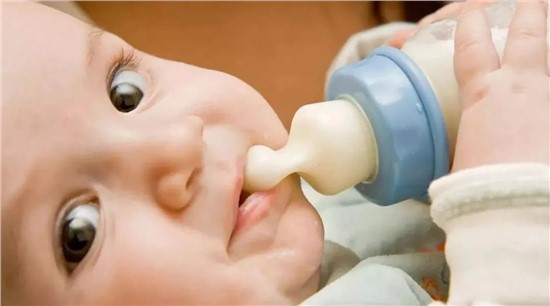 寶寶乳糖不耐受，一定要放棄母乳喂養(yǎng)嗎？