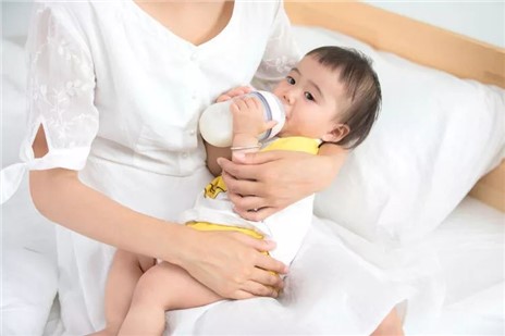 一喝奶粉寶寶就腹瀉，是奶粉有問(wèn)題嗎？